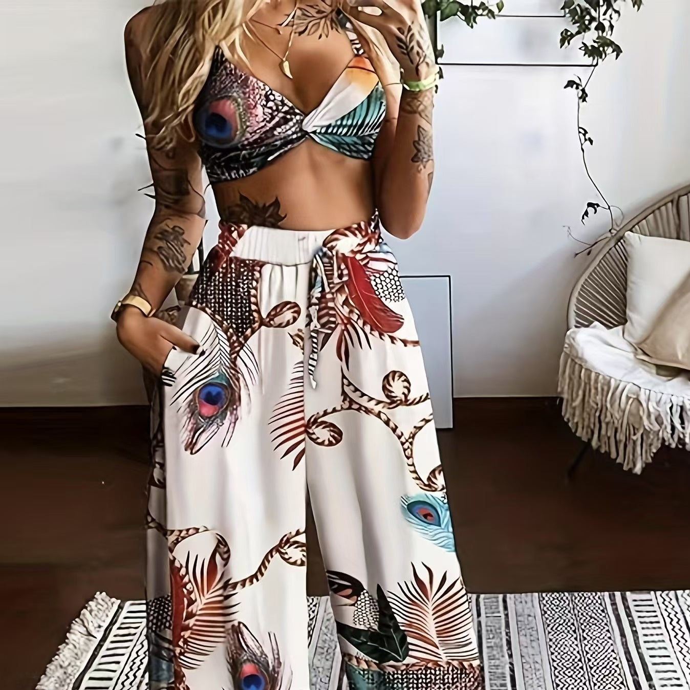 Feather Print Crop Top & Pants Set – 2-Piece Vacation Outfit
